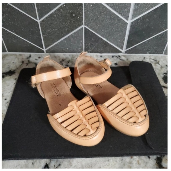 Oldnavy sandals - Picture 1 of 3